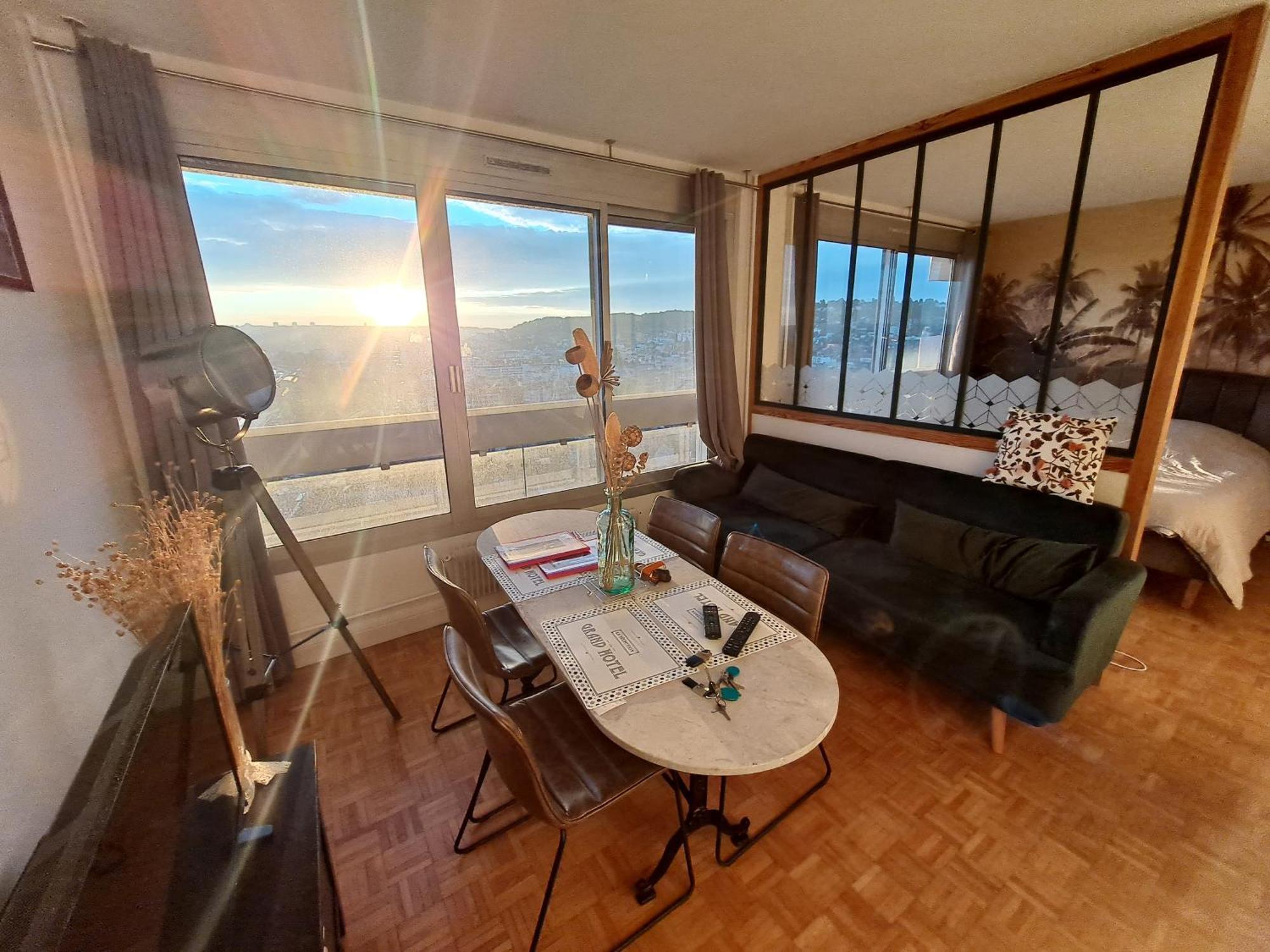 Appartement Sous Les Etoiles - Dans Gratte-ciel Avec Garage Prive
